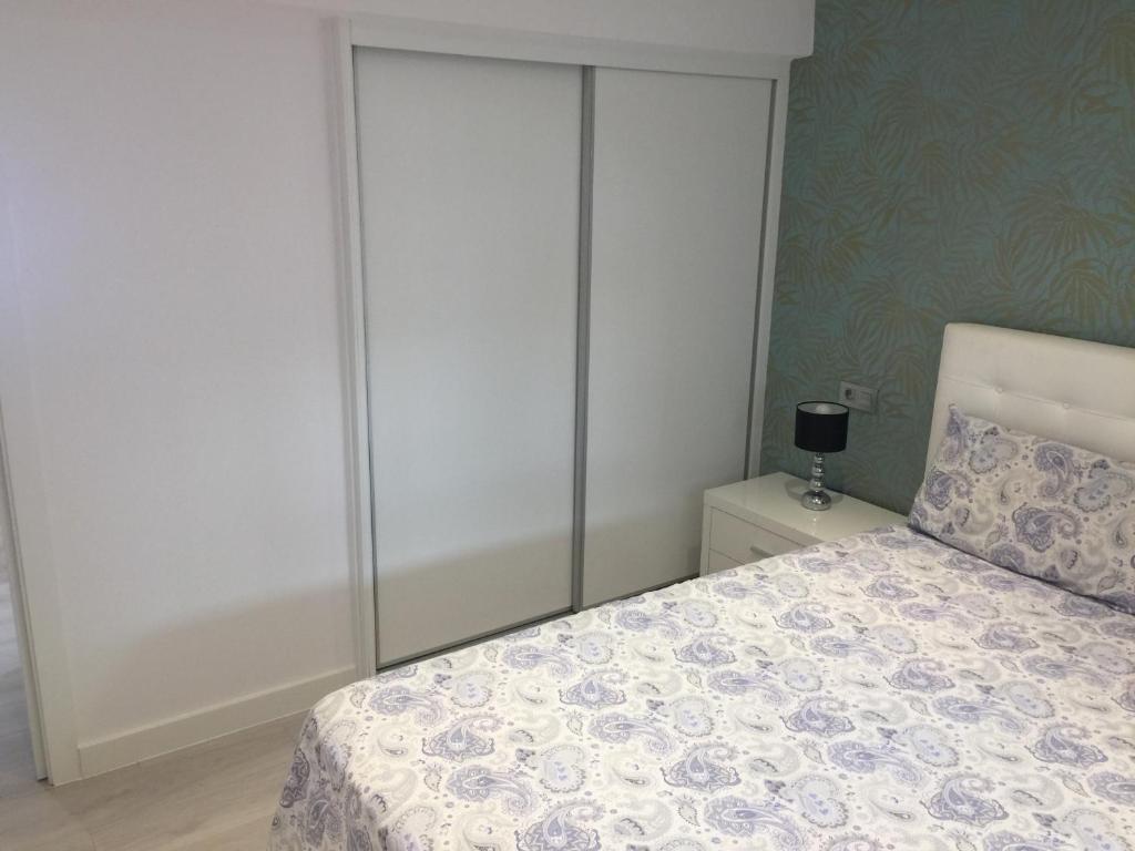 Postel nebo postele na pokoji v ubytování Casa Centro Benidorm
