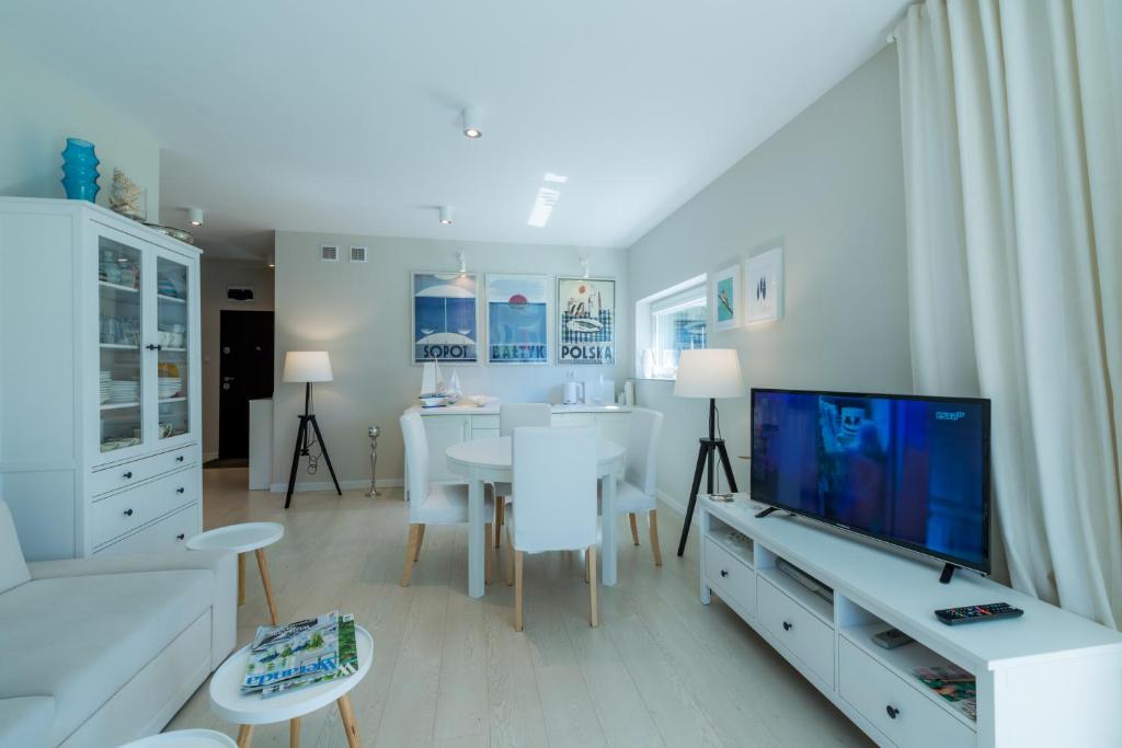 Televízia a/alebo spoločenská miestnosť v ubytovaní Widok na Mazury Apartament przy Porcie