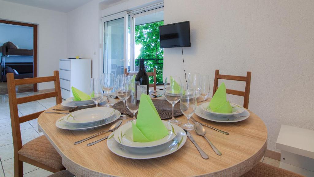 Televízia a/alebo spoločenská miestnosť v ubytovaní Senj Apartment