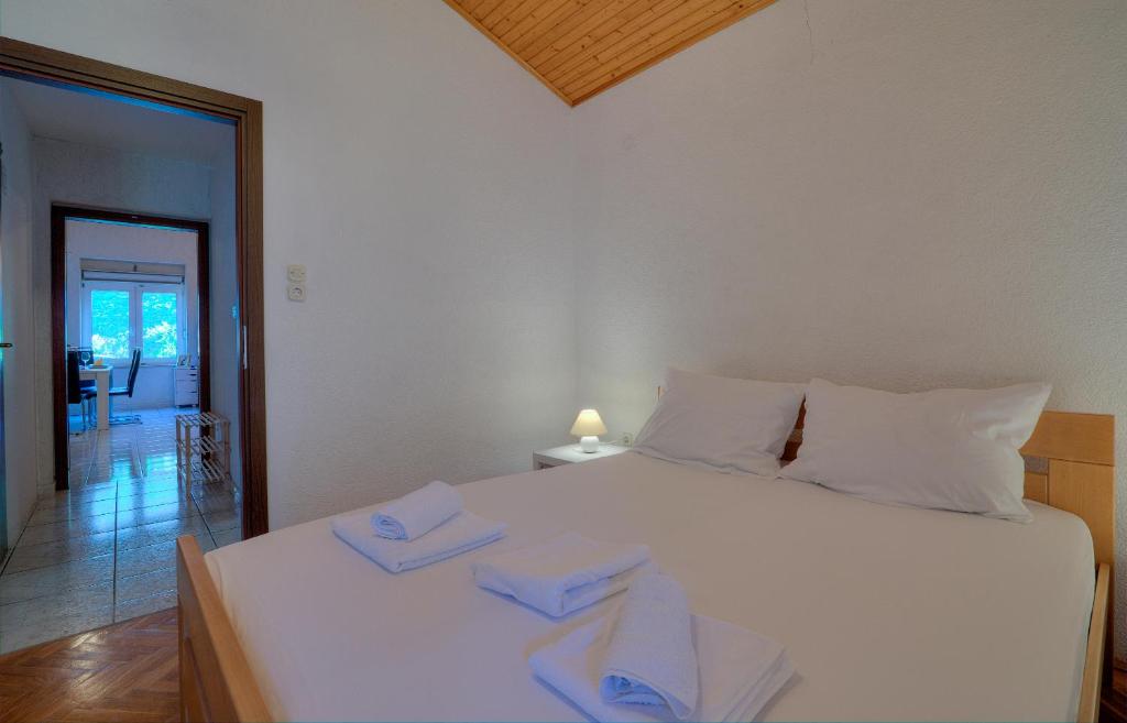Posteľ alebo postele v izbe v ubytovaní Senj Apartment