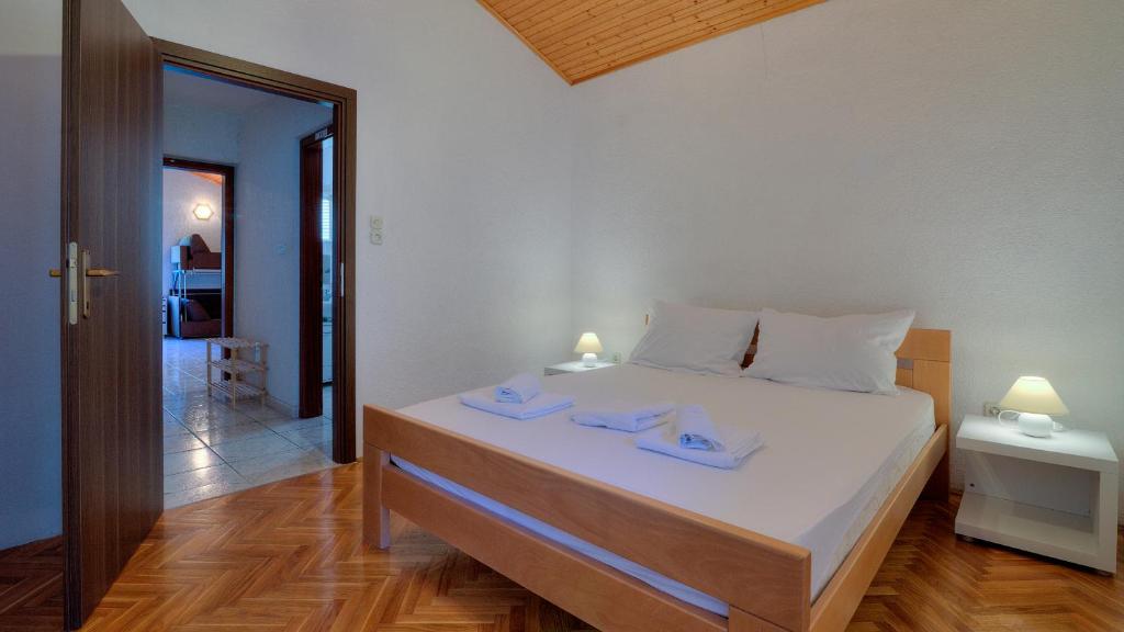 Posteľ alebo postele v izbe v ubytovaní Senj Apartment
