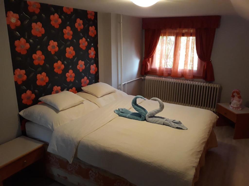 a bedroom with a bed with two snakes on it at Rózsa apartman in Lenti