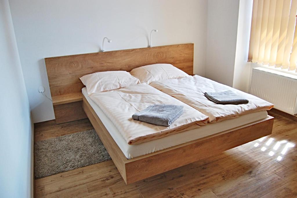 Postel nebo postele na pokoji v ubytování Penzion Pod Kaštanem
