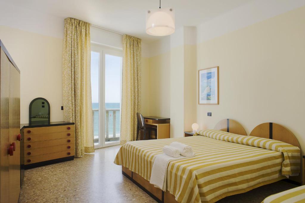 A bed or beds in a room at Hotel Marcelli