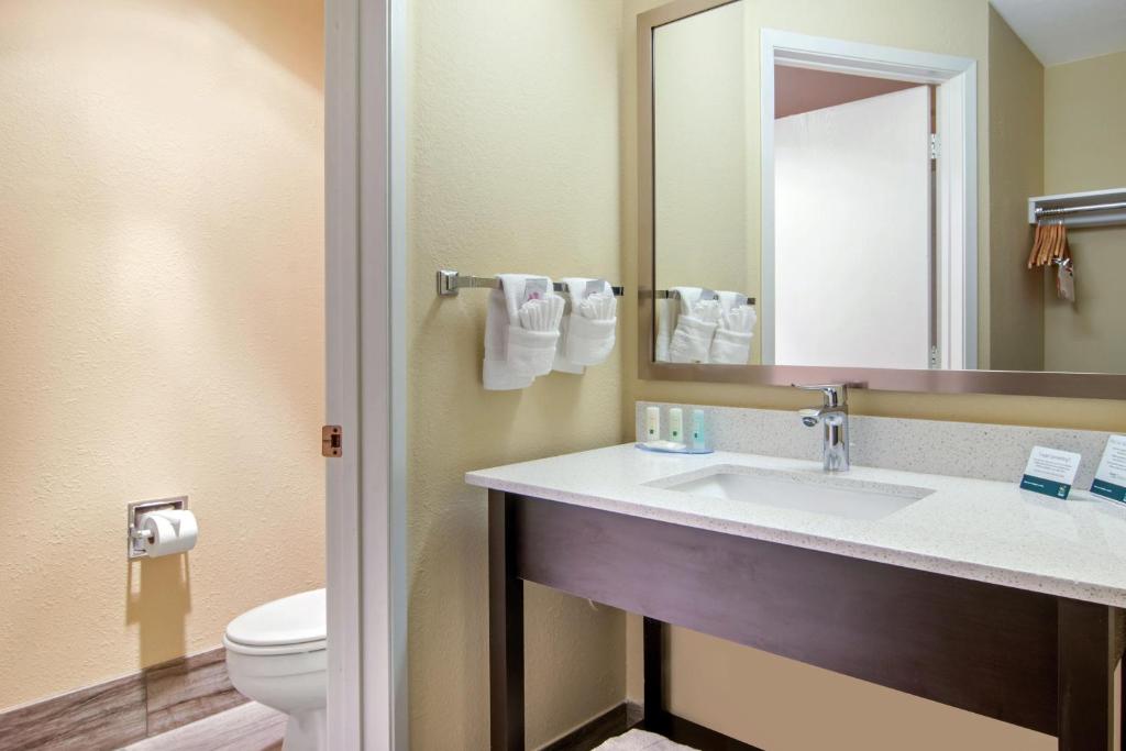 Quality Inn & Suites Albany Corvallis photo