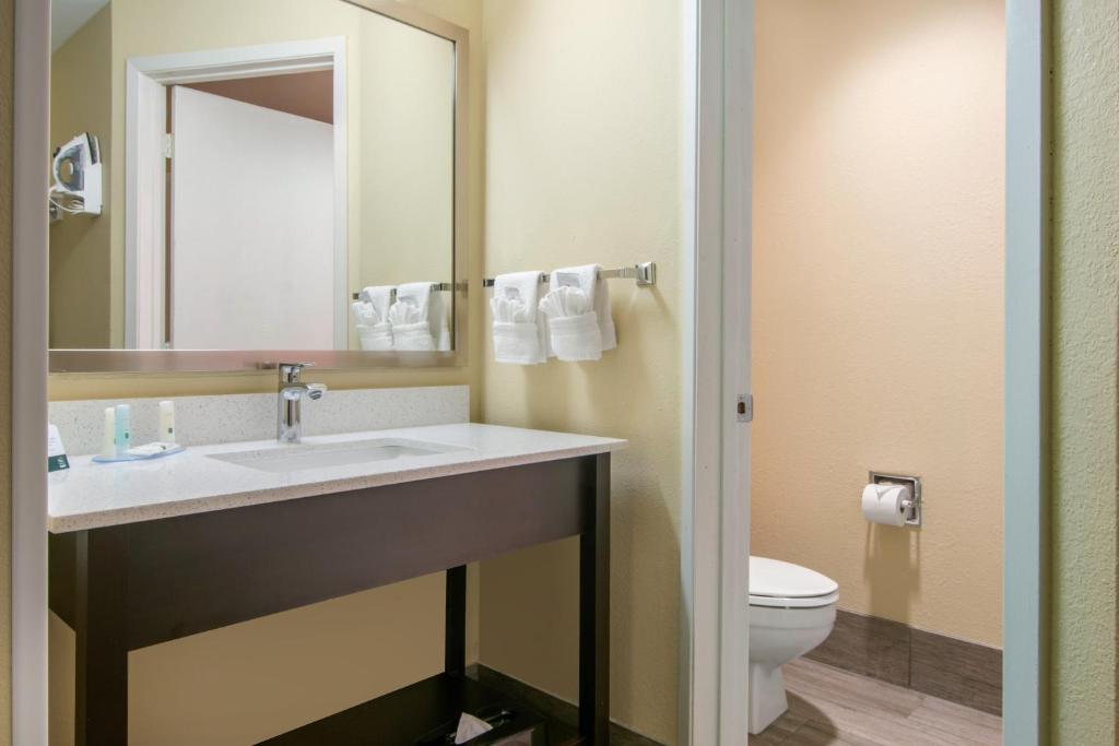 Quality Inn & Suites Albany Corvallis photo