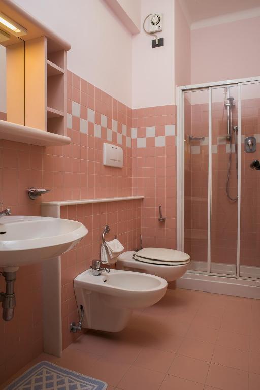 A bathroom at Hotel Marcelli