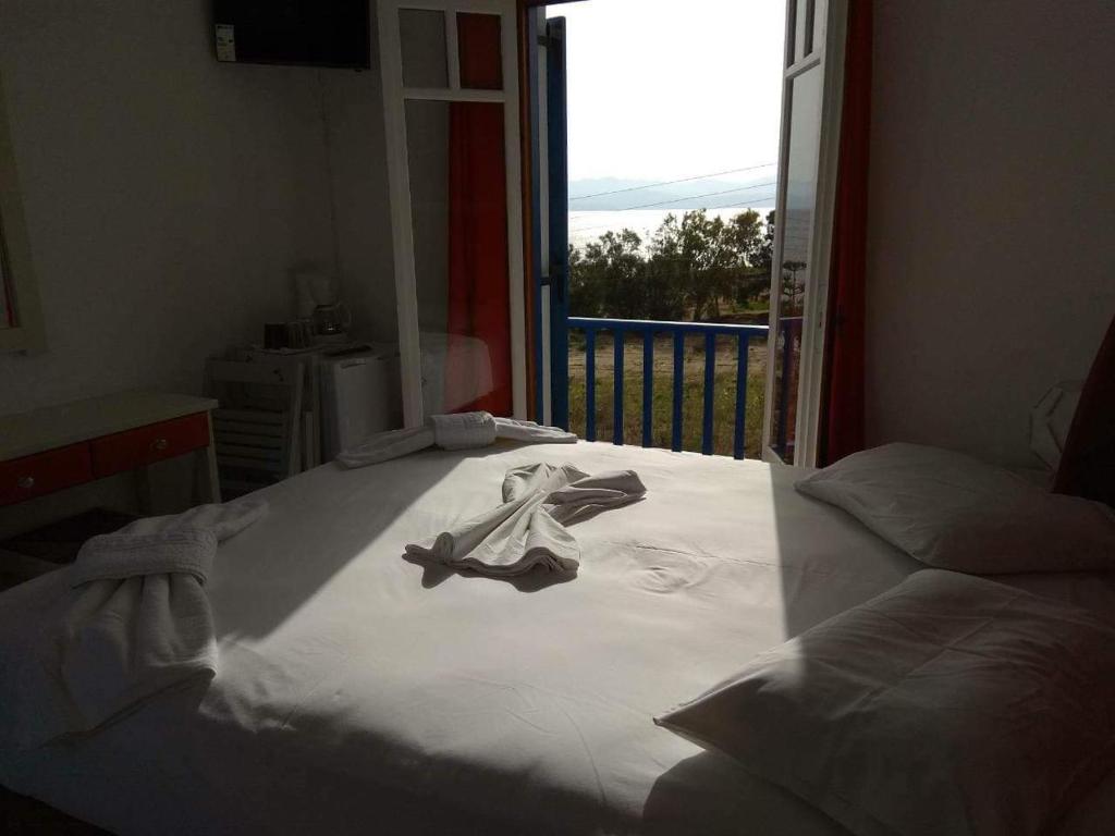Postel nebo postele na pokoji v ubytování Ragoussis House