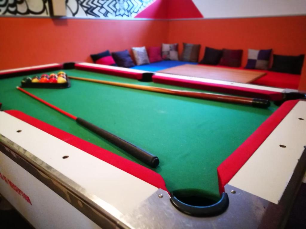 Biliár nebo kulečník v ubytování Balkaneros Hostel