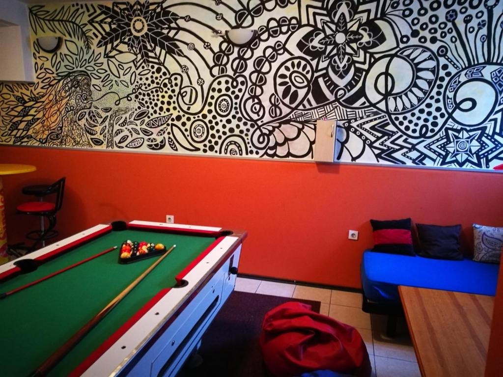 Biliár nebo kulečník v ubytování Balkaneros Hostel