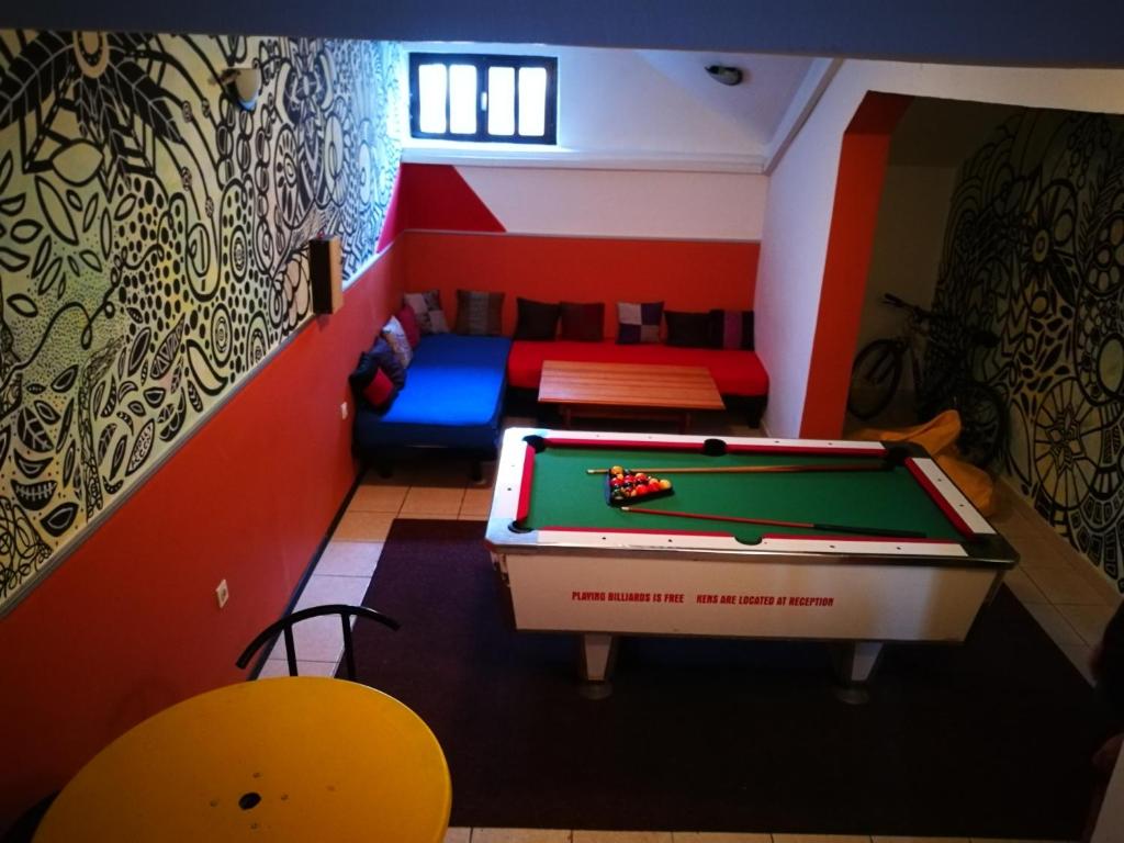 Biliár nebo kulečník v ubytování Balkaneros Hostel