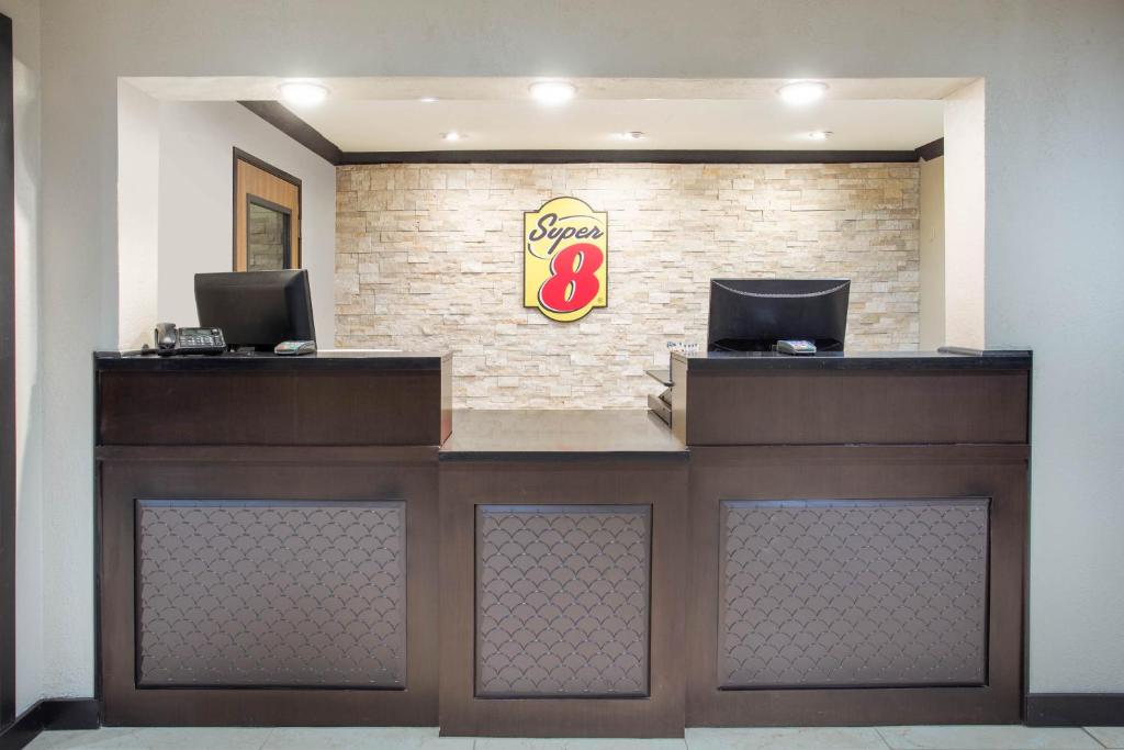 Super 8 by Wyndham Billings photo