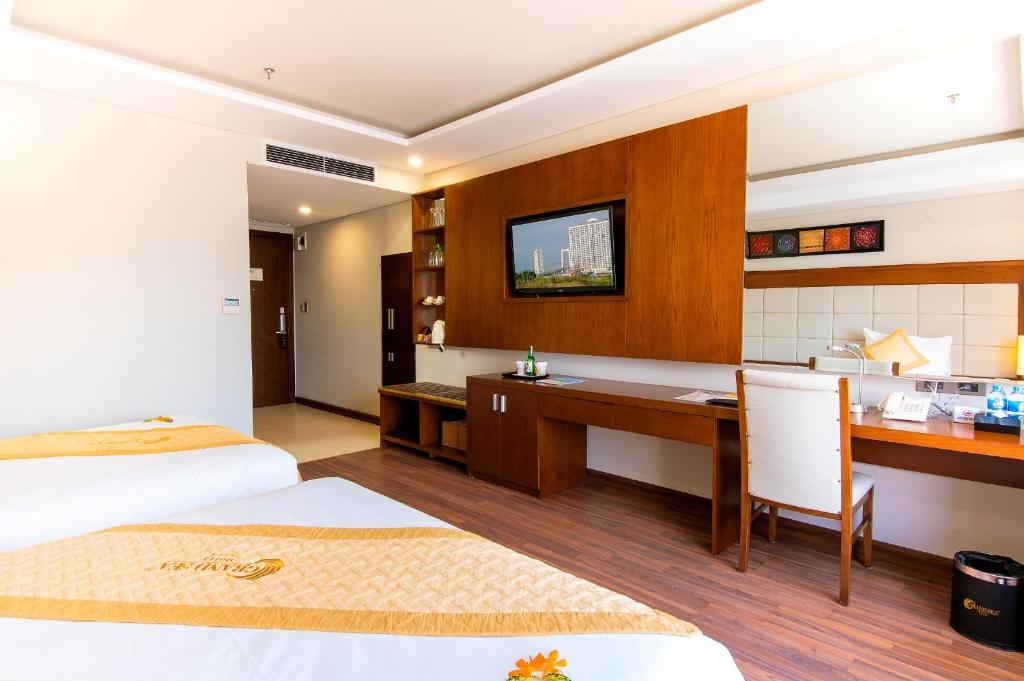 Phòng Deluxe Gia đình với 1 Giường cỡ Queen & 1 Giường đôi Nhìn ra Thành phố