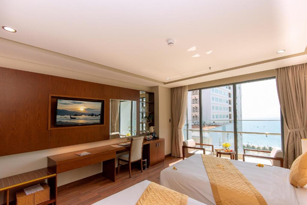 TV a/nebo společenská místnost v ubytování Grand Sea Hotel Danang