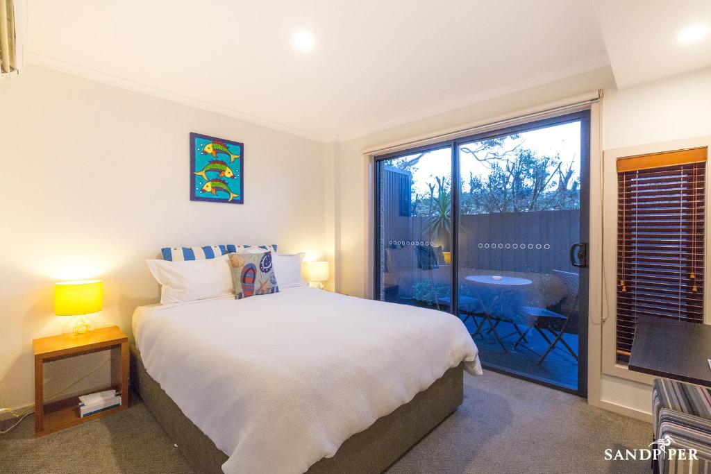 Beach Sandpiper Motel Apollo Bay - Номер с кроватью «Queen» и патио