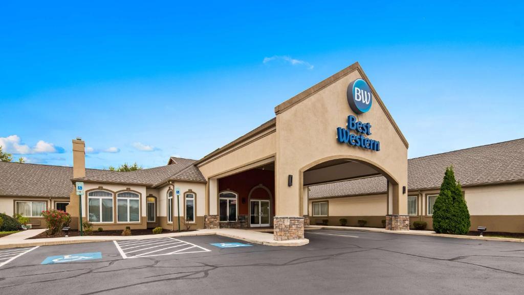 a front view of a hotel with a parking lot at Best Western Chambersburg in Chambersburg