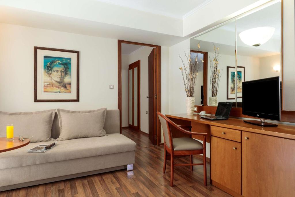 Best Western Plus Hotel Plaza - 14