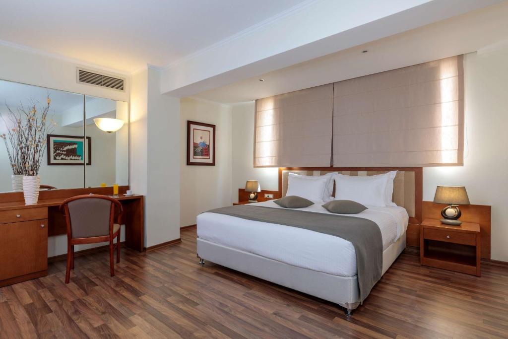 Best Western Plus Hotel Plaza - 13