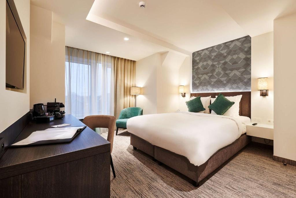 Postel nebo postele na pokoji v ubytování Keizershof Hotel Aalst
