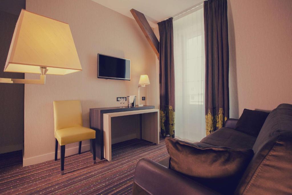 TV a/nebo společenská místnost v ubytování Best Western Plus Richelieu