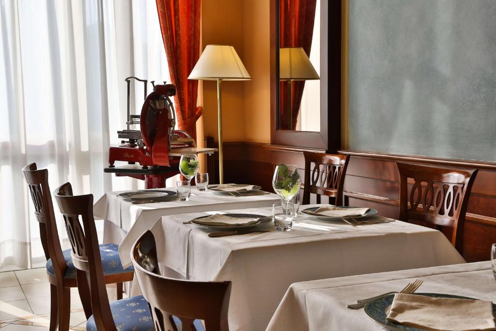 Reštaurácia alebo iné gastronomické zariadenie v ubytovaní Best Western Classic Hotel