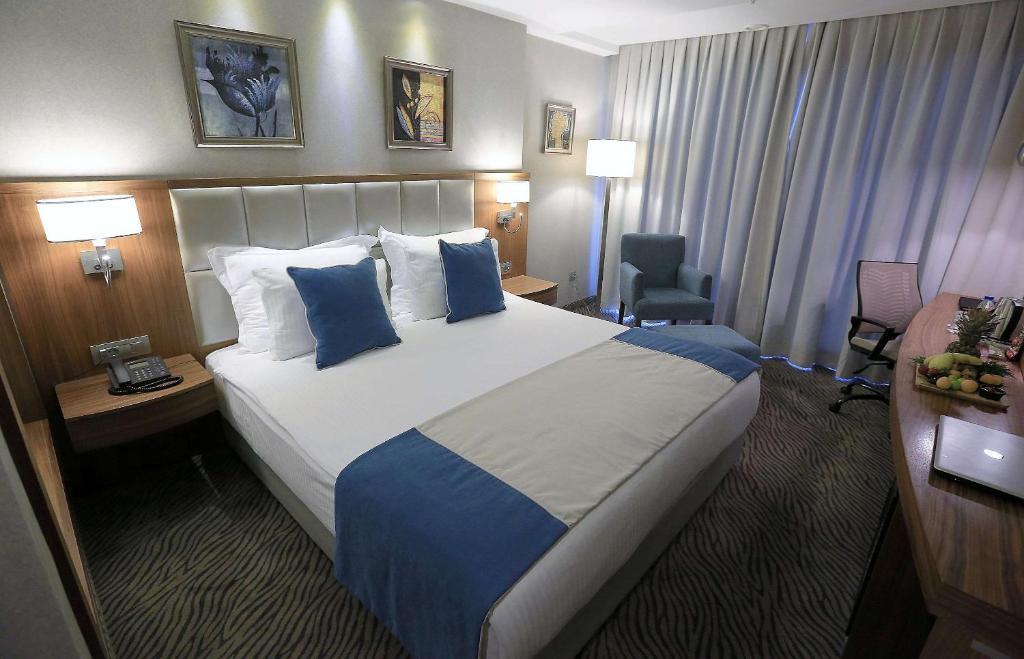 Postel nebo postele na pokoji v ubytování Best Western Premier Karsiyaka Convention & Spa Hotel