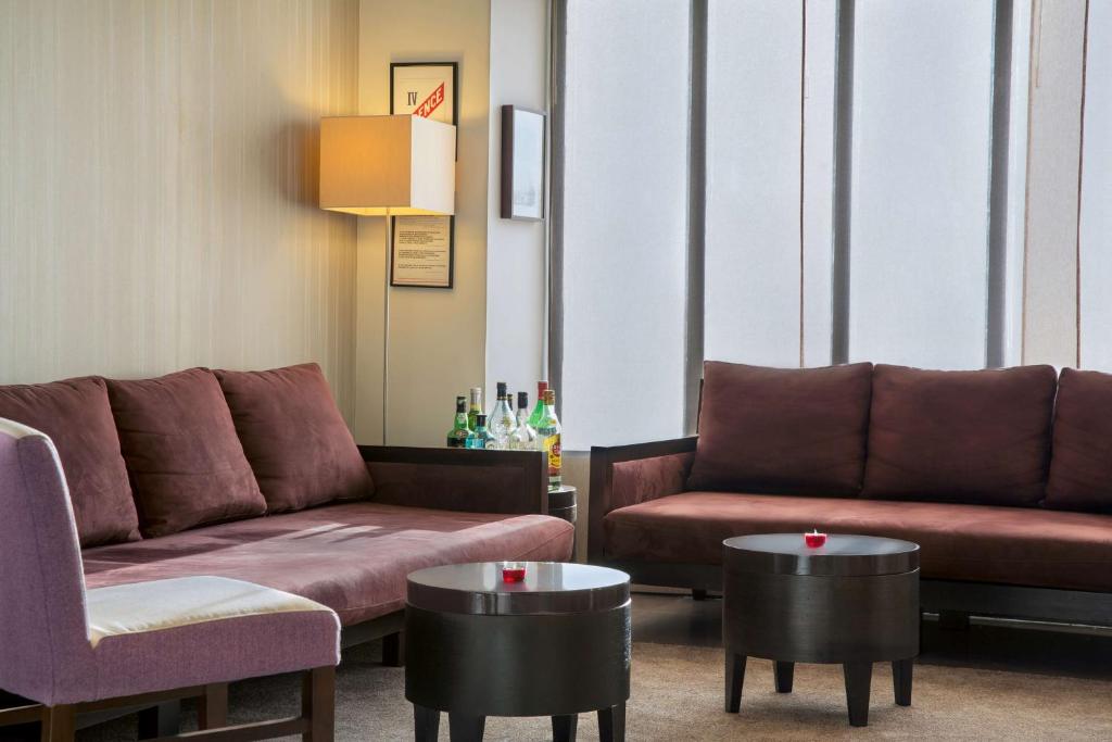 Posezení v ubytování Best Western Rives de Paris La Defense