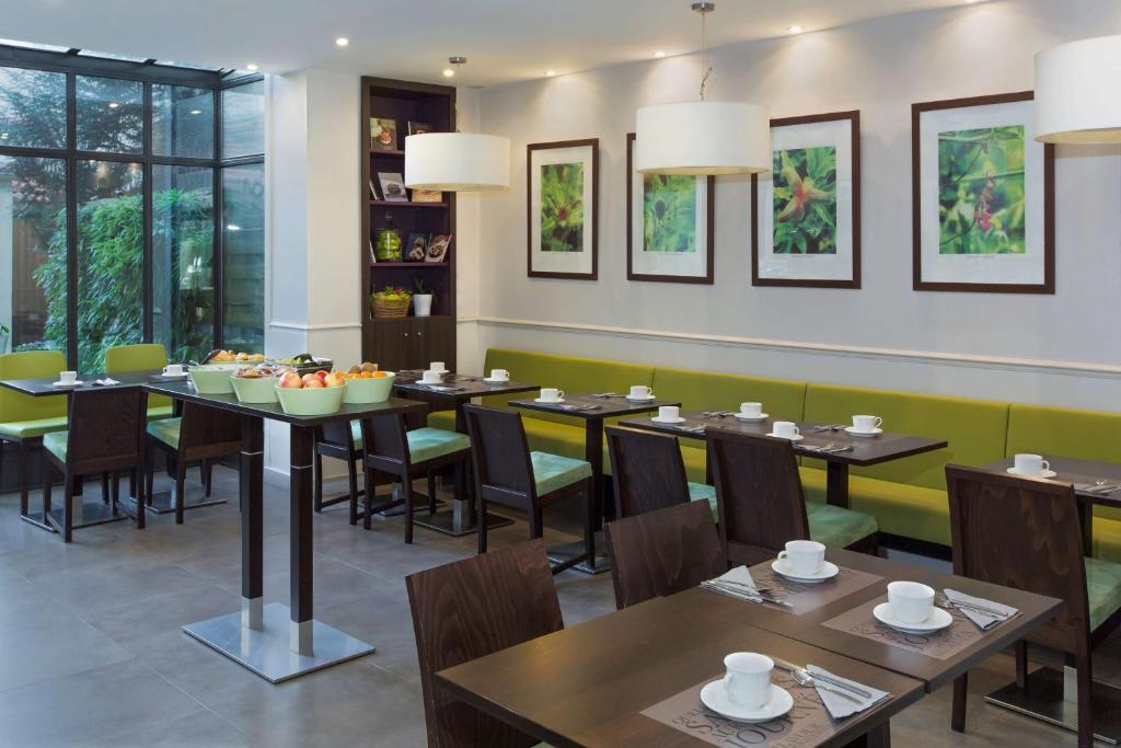 Restaurace v ubytování Best Western Rives de Paris La Defense