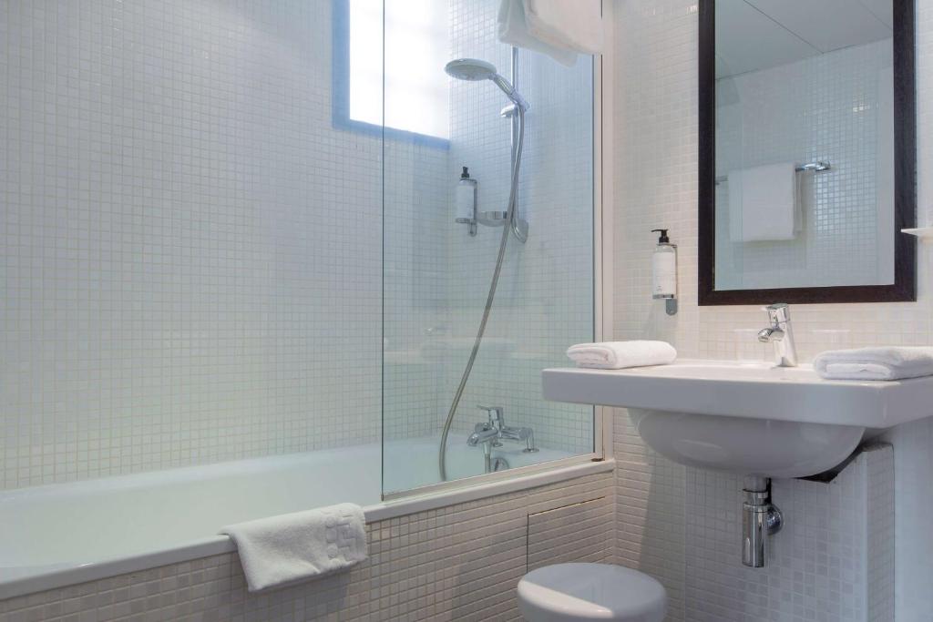 Koupelna v ubytování Best Western Rives de Paris La Defense