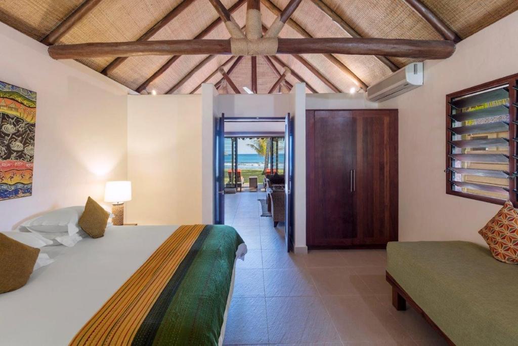 Postel nebo postele na pokoji v ubytování Eratap Beach Resort