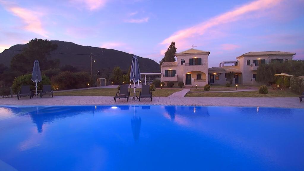 The swimming pool at or close to Liostasi