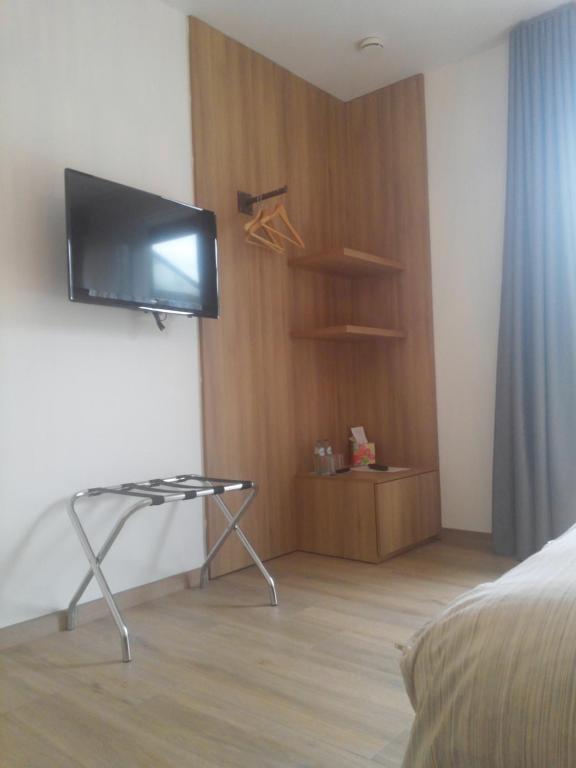 TV a/nebo společenská místnost v ubytování Pluimpapaver Hotel & Glamping
