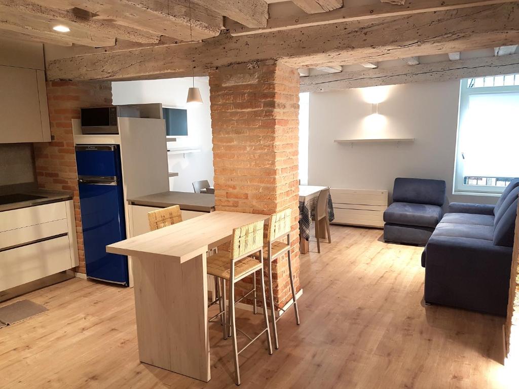 A kitchen or kitchenette at CORTE SCONTA Mini-Loft