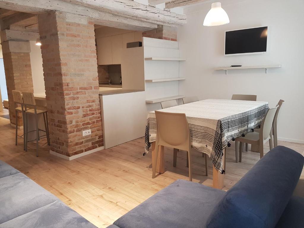 A kitchen or kitchenette at CORTE SCONTA Mini-Loft