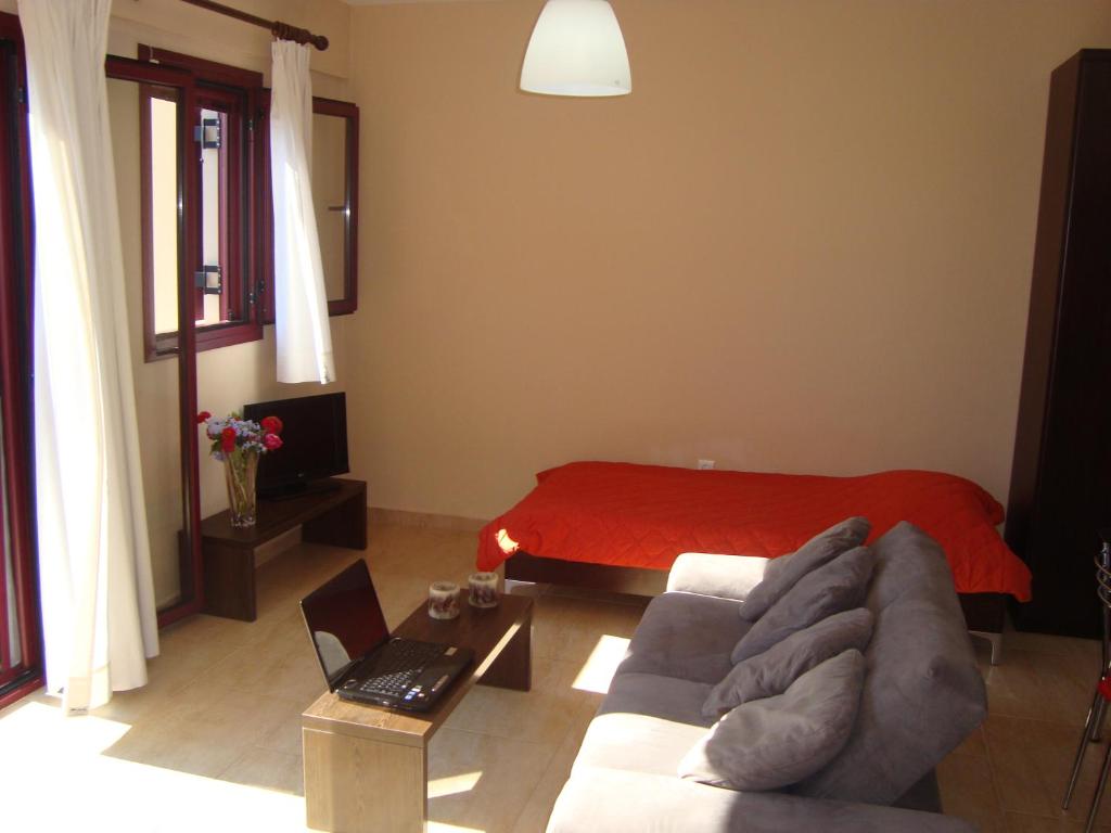 Posedenie v ubytovaní Mikros Gialos Apartments