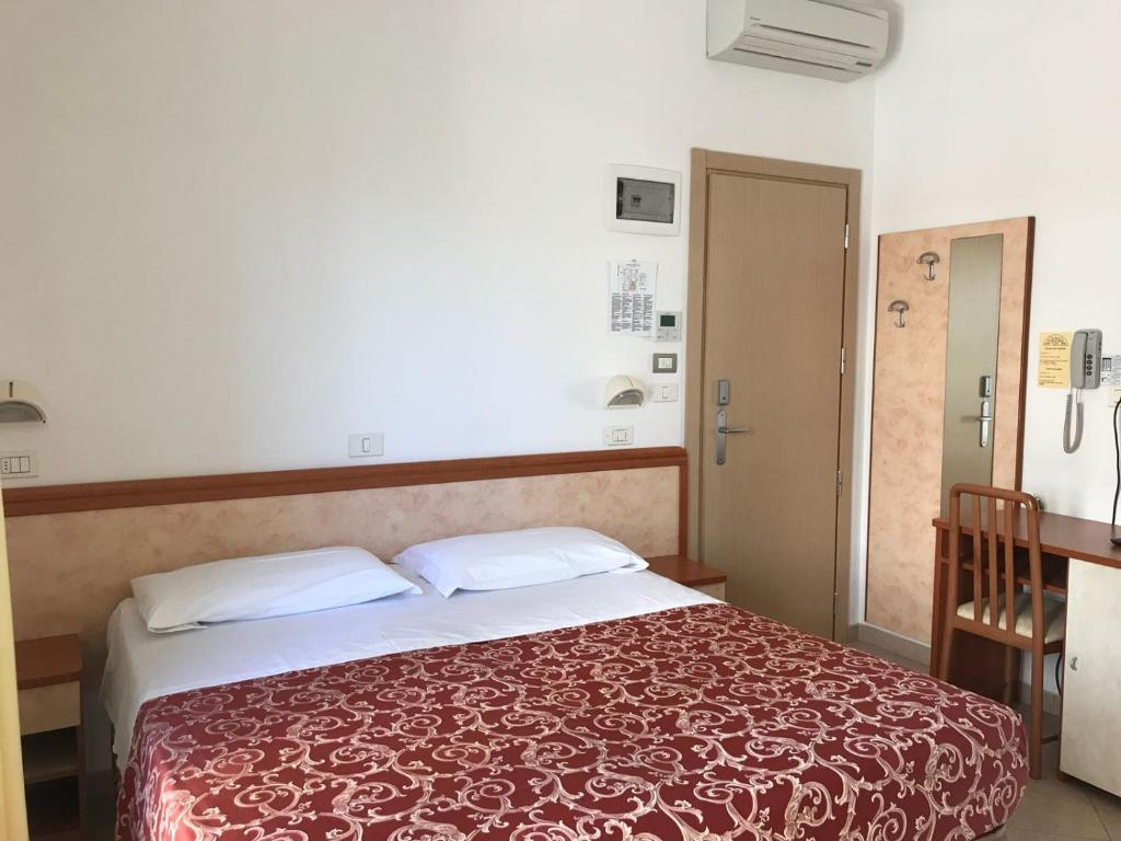 Postel nebo postele na pokoji v ubytování Hotel Ivana