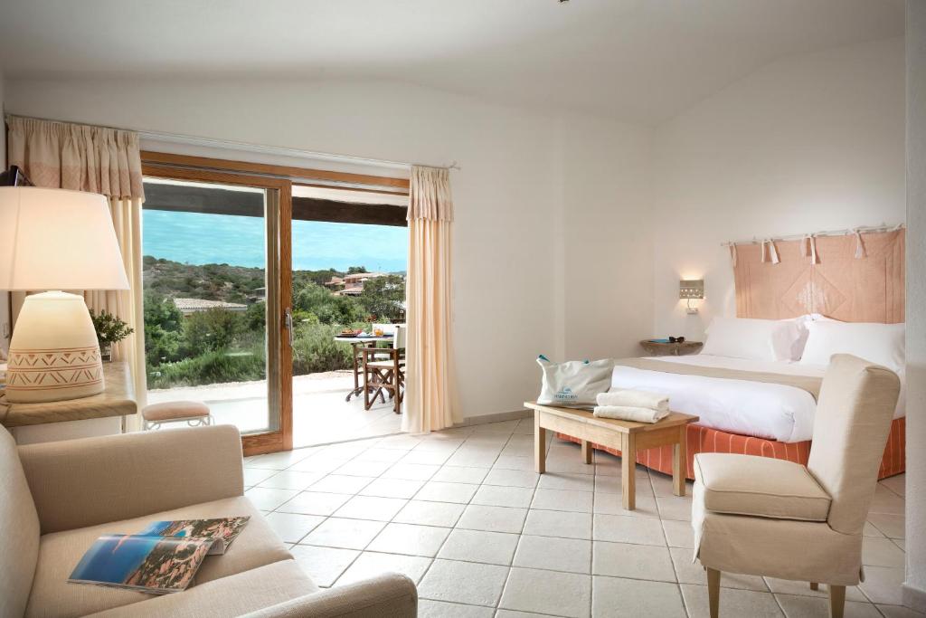 Postel nebo postele na pokoji v ubytování Hotel Marinedda Thalasso & Spa