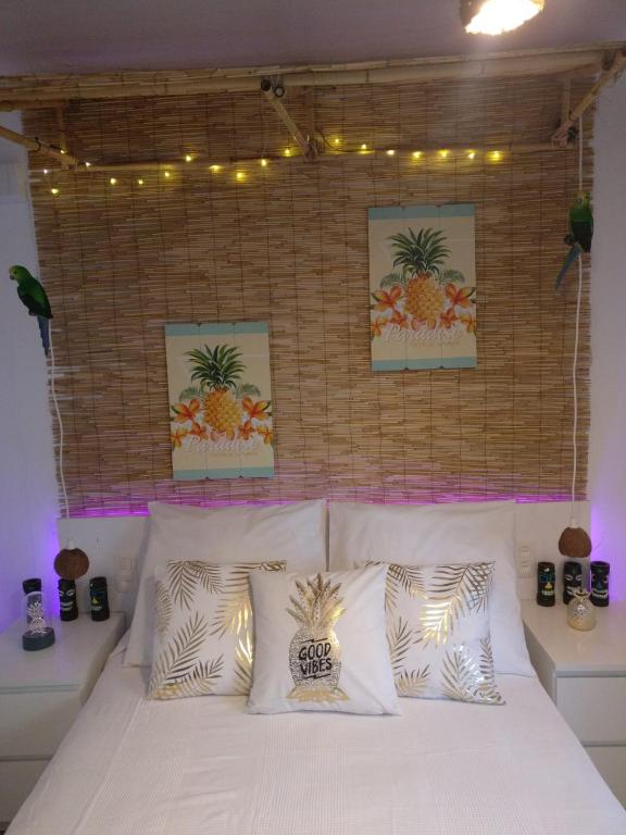 Postel nebo postele na pokoji v ubytování Wonder Rooms Nerja Guest House