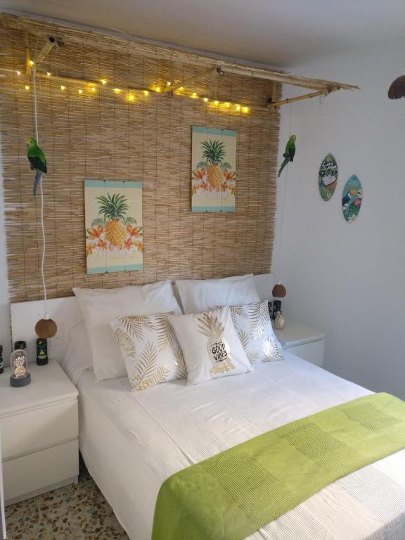 Postel nebo postele na pokoji v ubytování Wonder Rooms Nerja Guest House