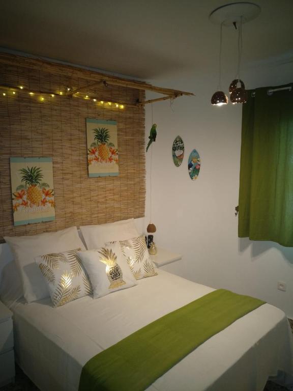 Postel nebo postele na pokoji v ubytování Wonder Rooms Nerja Guest House