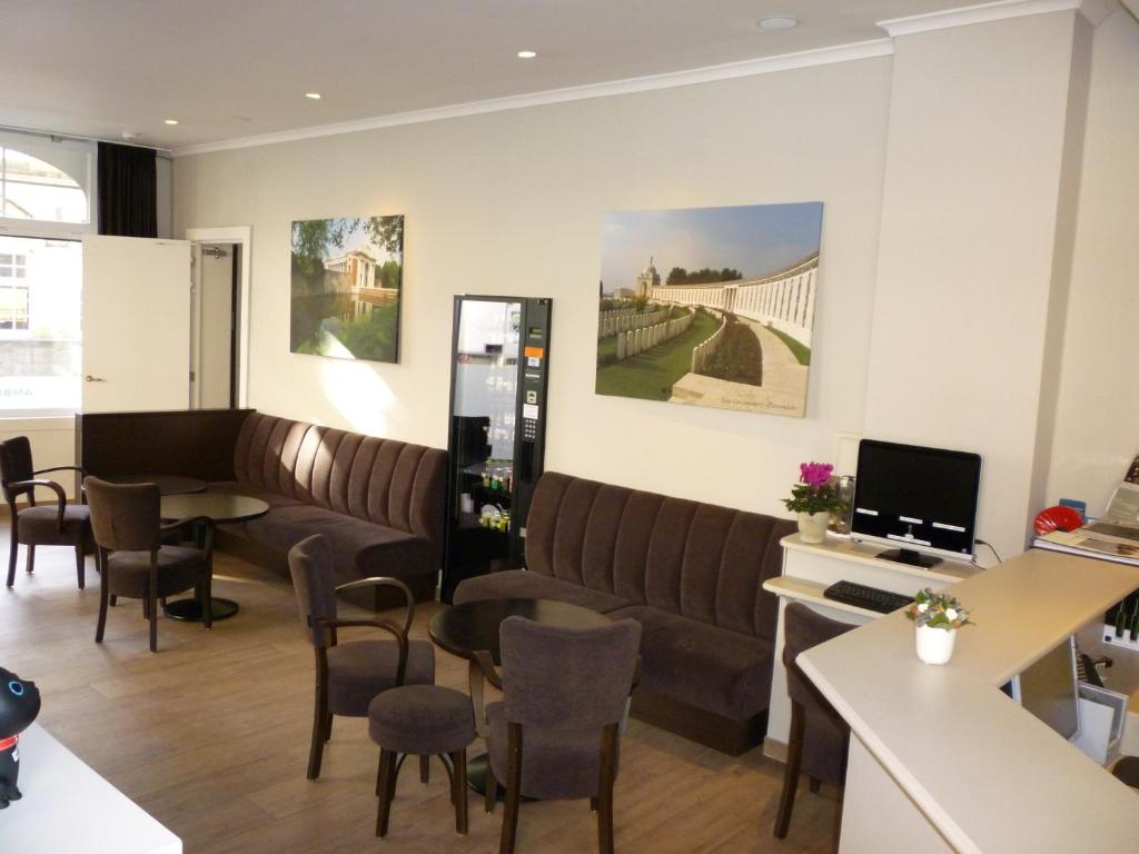 TV a/nebo společenská místnost v ubytování Hotel Ambrosia