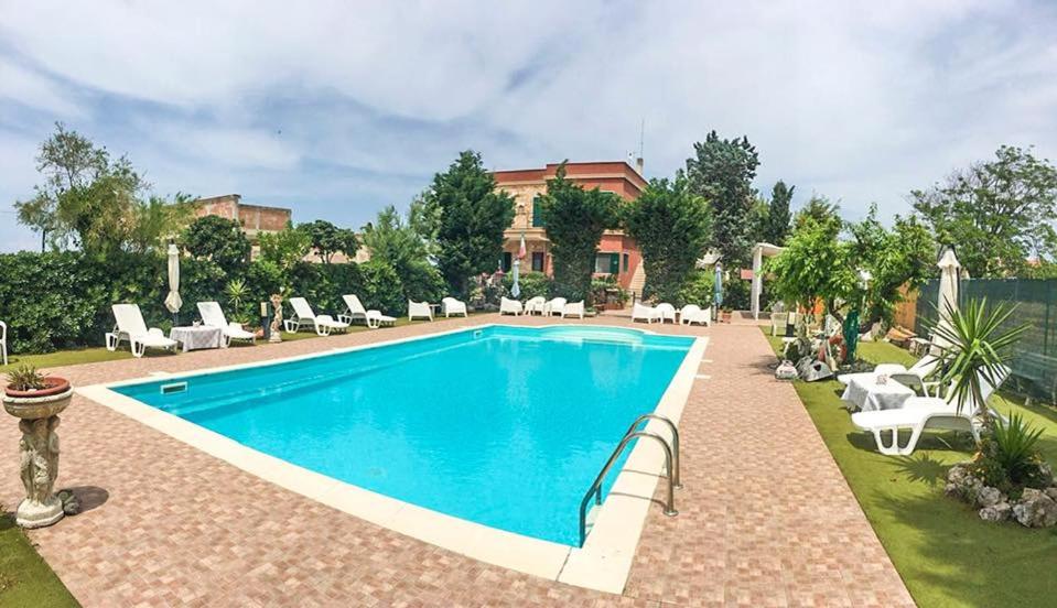 Bazén v ubytování B&B "Posta di Colonna" nebo v jeho okolí