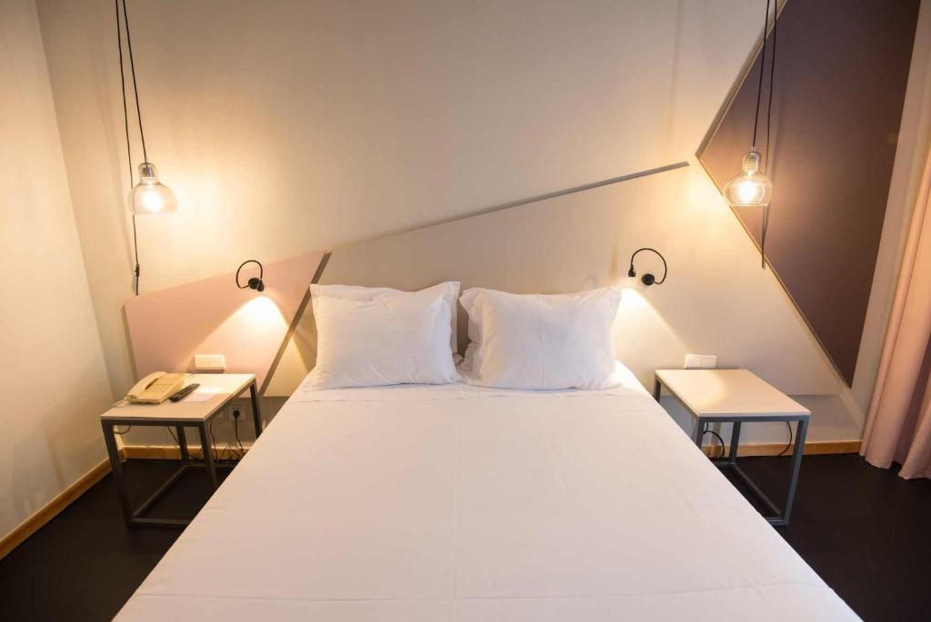 Postel nebo postele na pokoji v ubytování Azoris Angra Garden – Plaza Hotel