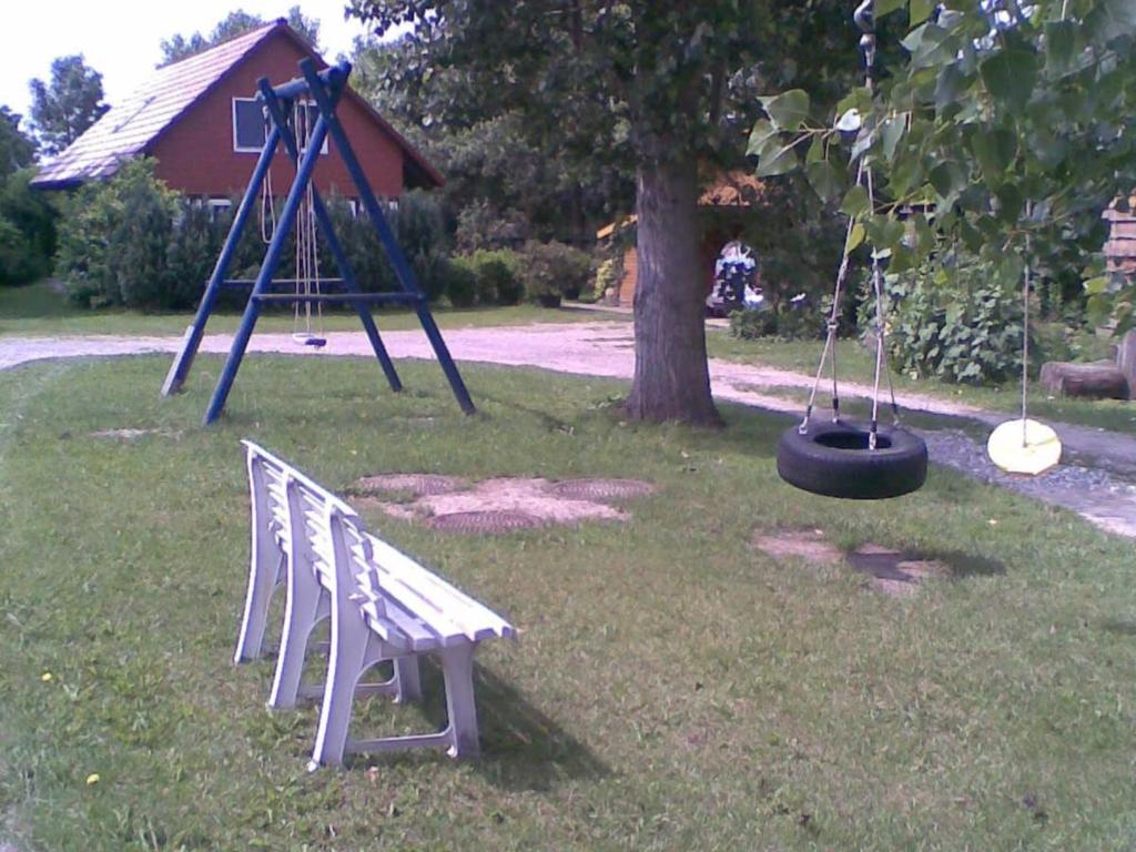 Herní místnost nebo prostor pro děti v ubytování Bungalow Börgerende near Seabeach & Horse Riding