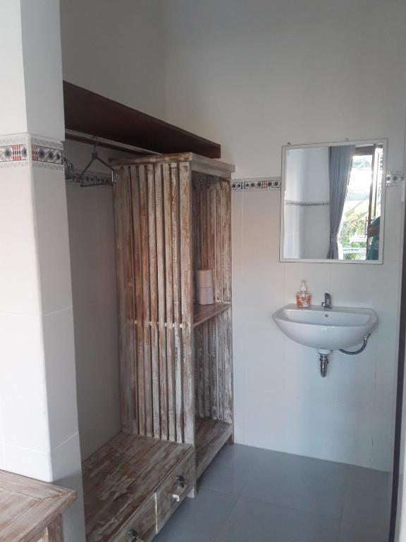 Sanata Yoga Guesthouse - 13