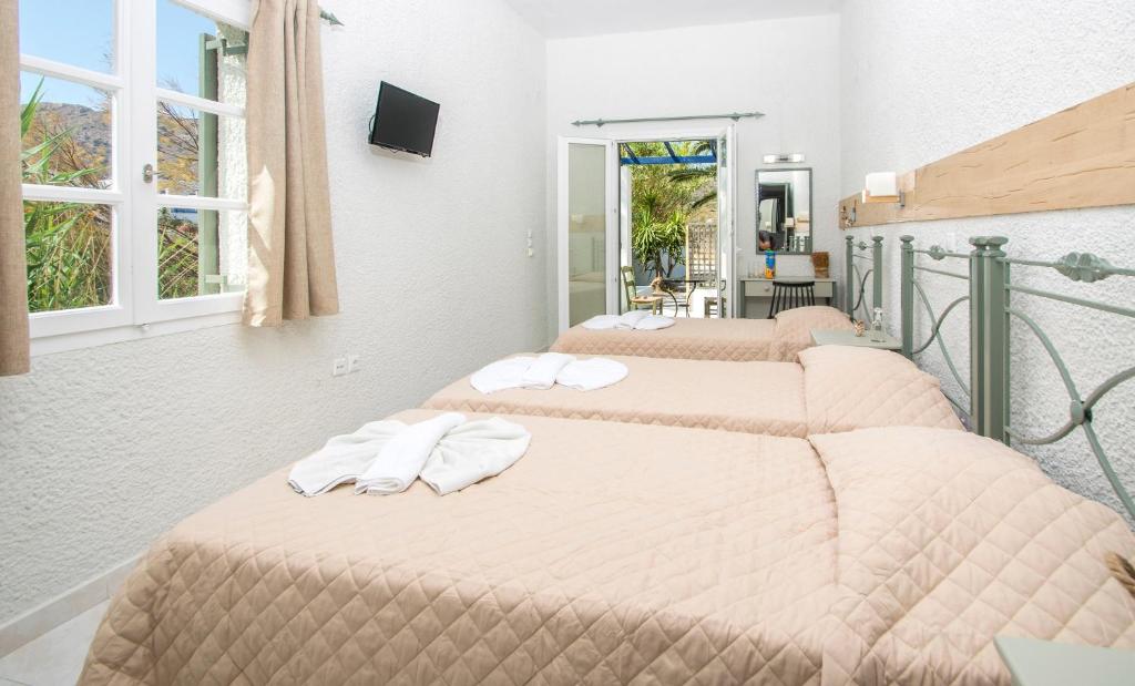 Postel nebo postele na pokoji v ubytování Syros INN