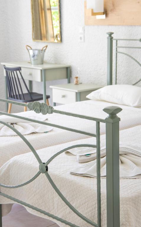 Postel nebo postele na pokoji v ubytování Syros INN