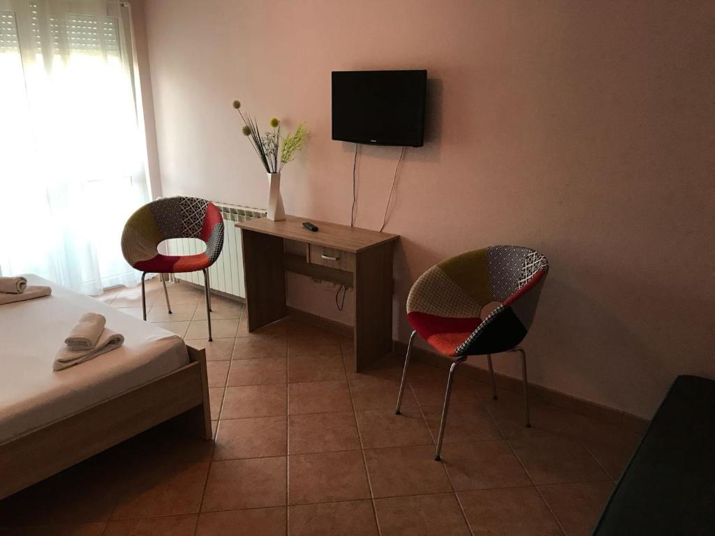 TV a/nebo společenská místnost v ubytování Guest House Ivo