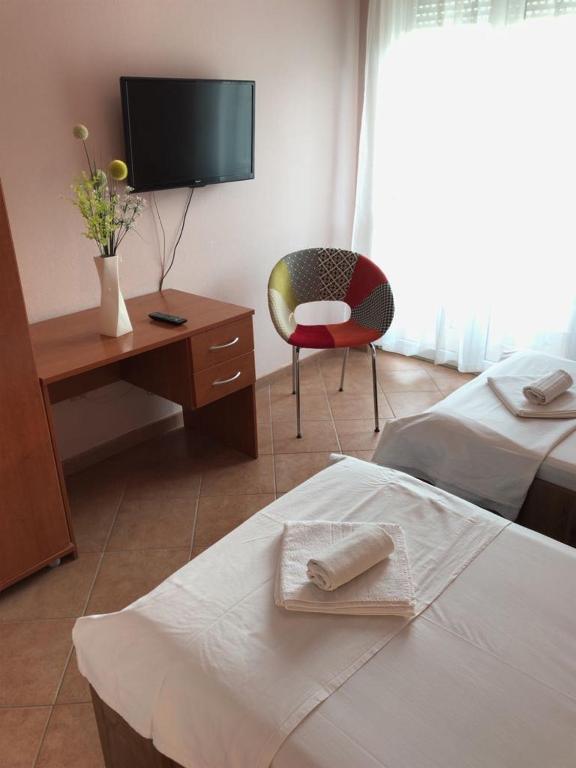 TV a/nebo společenská místnost v ubytování Guest House Ivo