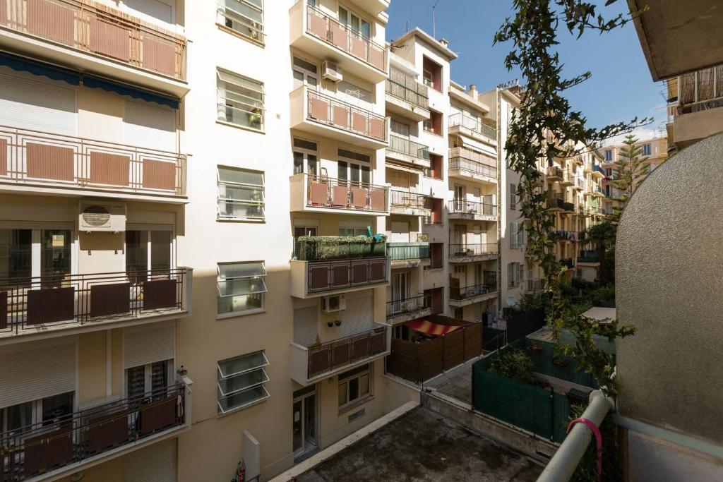 Nicelidays - Le Berlioz - city central - 7min from beaches - Resim 33